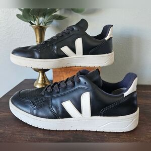 VEJA V-10 Leather Low-top Black And White Sneakers!